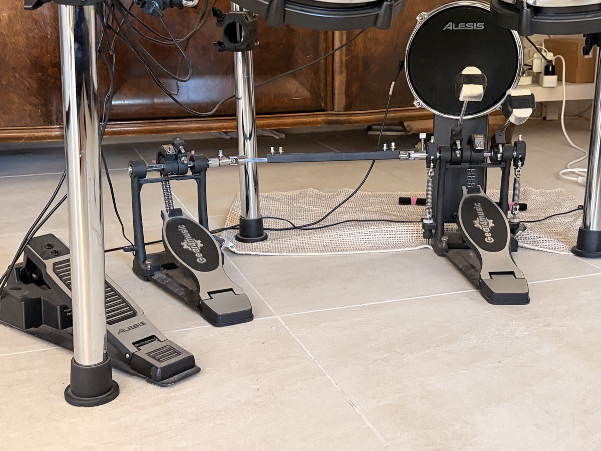 Alesis Instruments de musique: Alesis Command Mesh E-Drum Set + Becken-Erweiterung – D'occasion à Messen par rea-gin 1