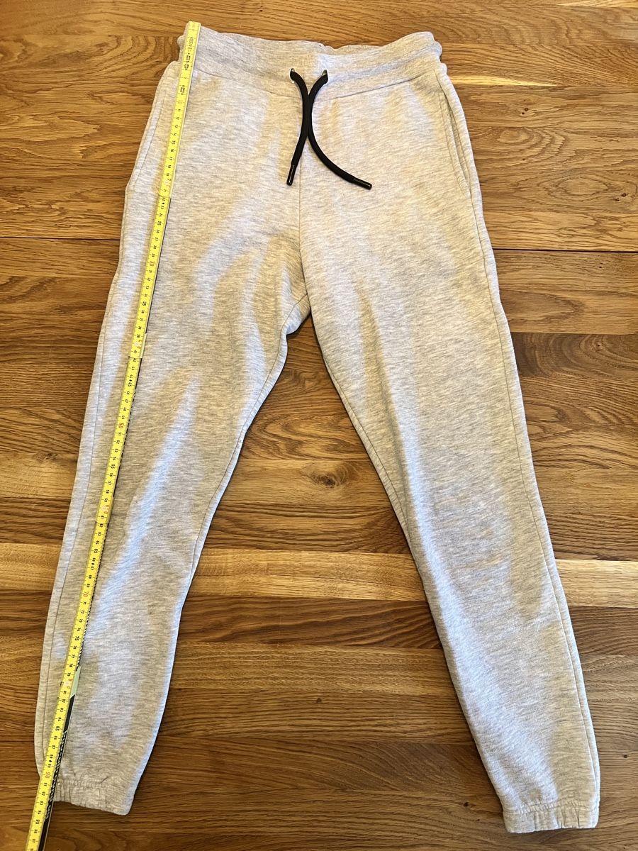 Asos Pantaloni: Dickere Jogginghose in hellgrau – Usato da Zürich venduto da len_2rmp 1