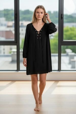 Robe noire Zara à lacets et œillets manches longues taille M