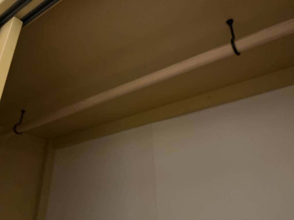 Armadi: Holz Schiebetürschrank Ikea Hemnes Gelb – Usato da Münchenstein venduto da femke_lammers 2