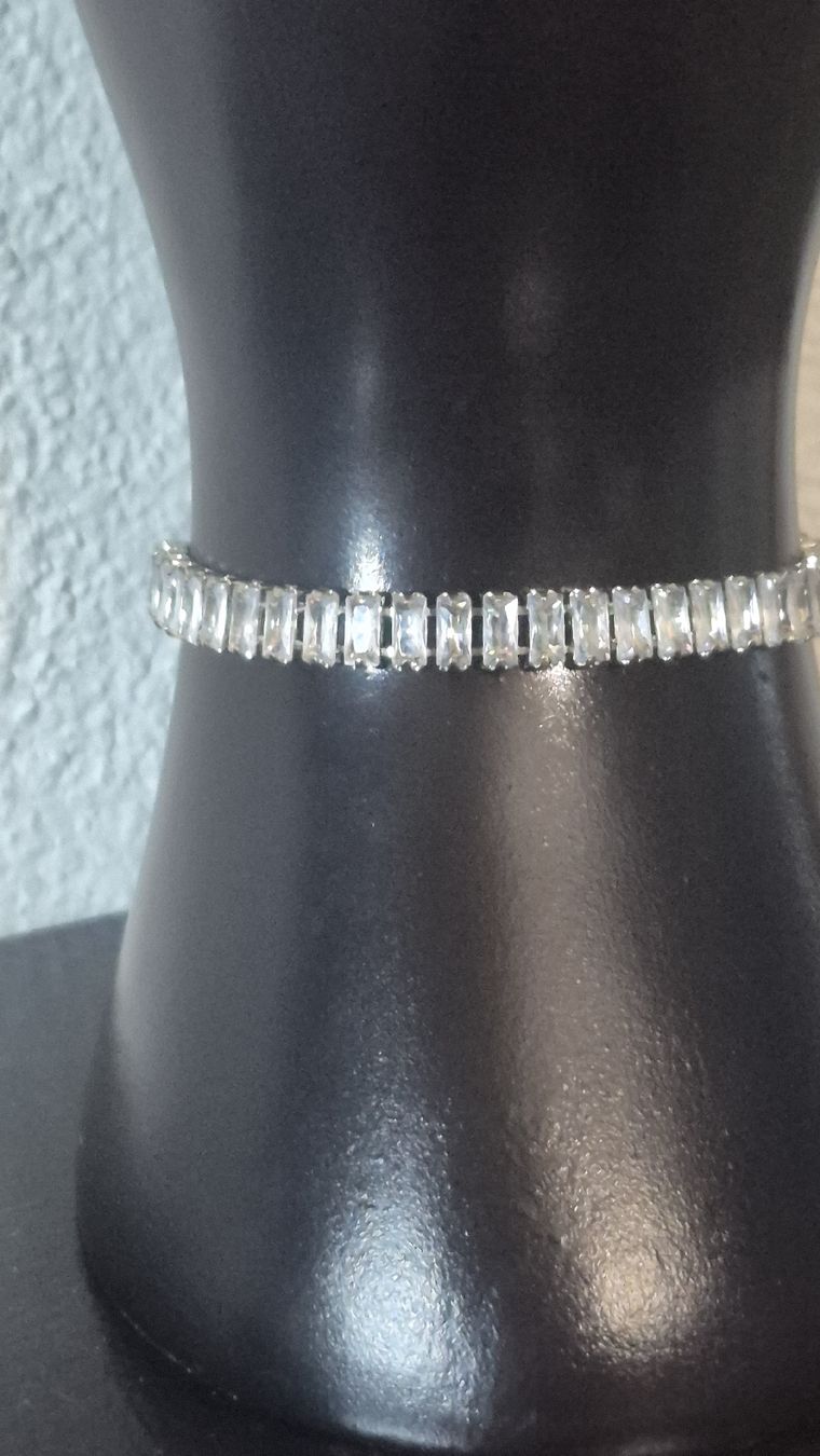 Bracciali & Braccialetti: Bracciale donna zirconi rettangolari regolabile argento – Nuovo (secondo la descrizione) da Giubiasco venduto da Stefaniav 1