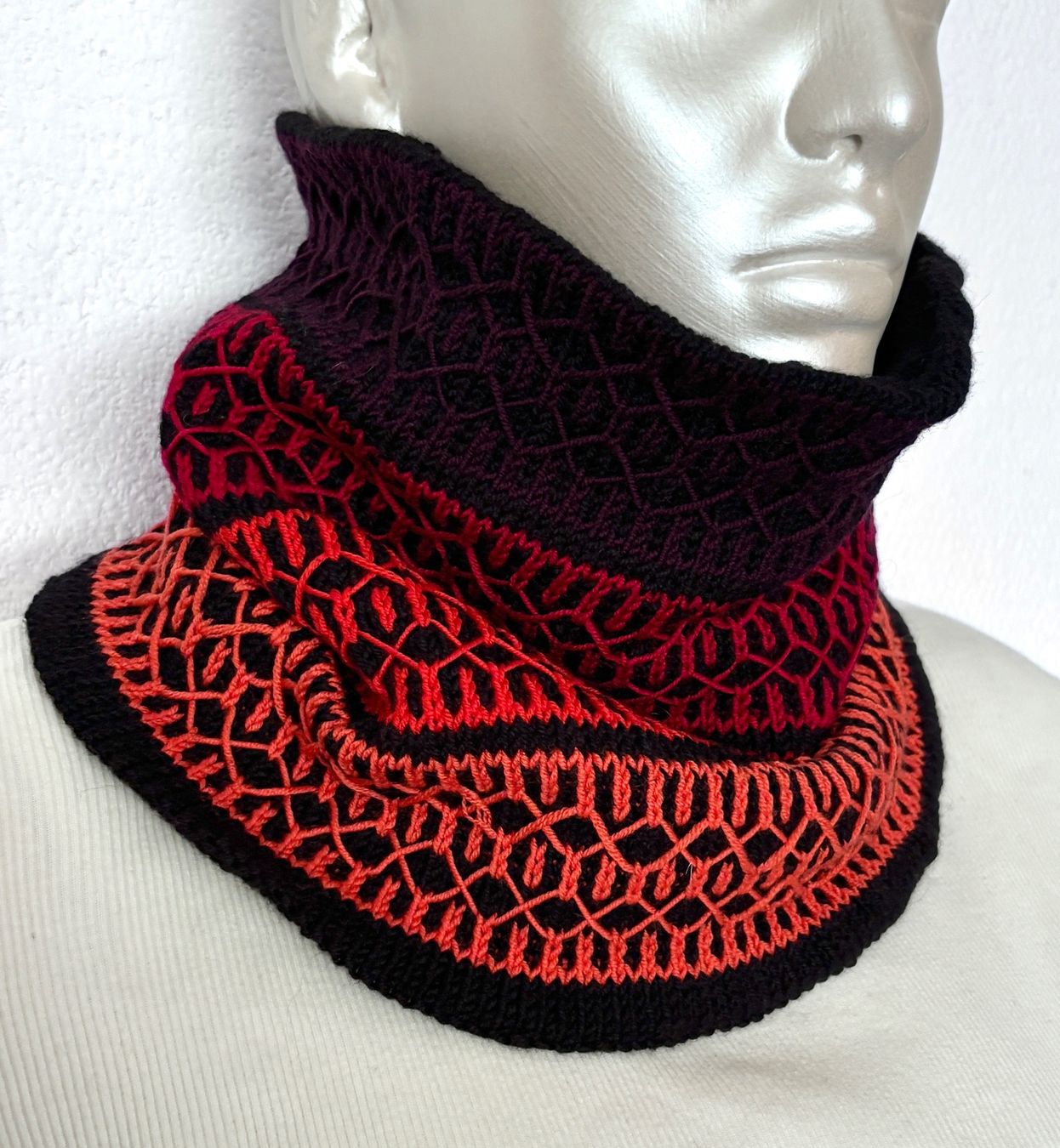 Foulard & Sciarpe: Halswärmer, Kragenschal, Loop, handgestrickt – Nuovo e nell'imballaggio originale da Fislisbach venduto da handglismet 4