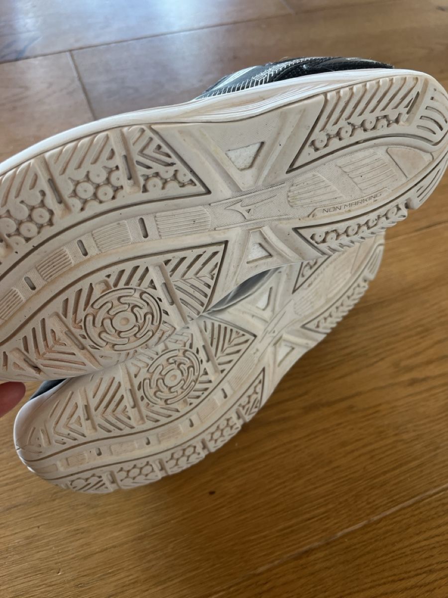 Mizuno Herrenschuhe: mizuno Hallenschuhe 38.5 – Gebraucht aus Balmberg von Berglihof 1