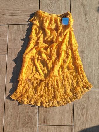 Jupe Sandro Paris jaune moutarde à pois noire à volants