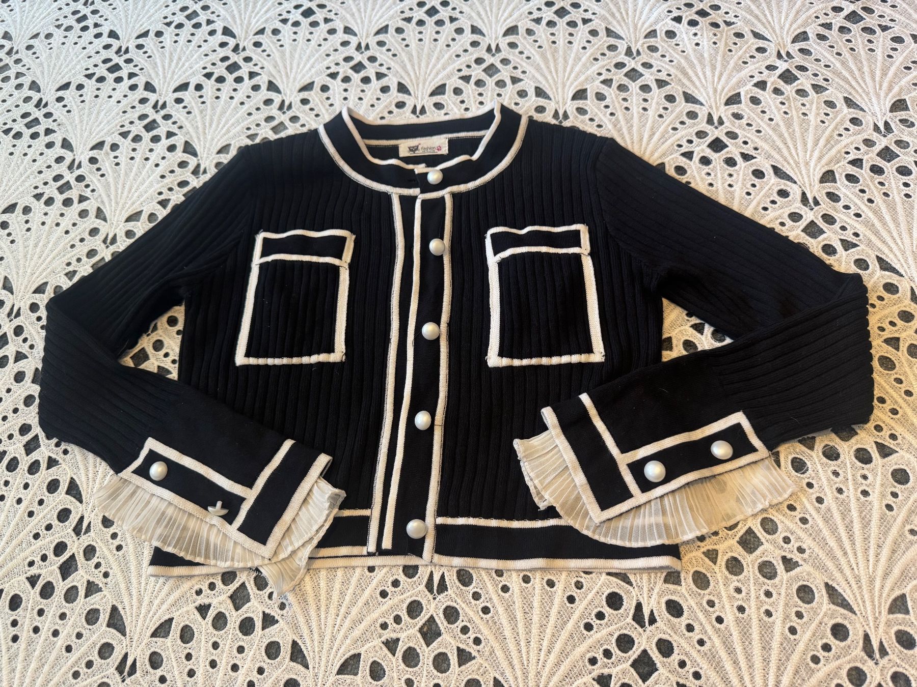 Jacken: Schwarze Strickjacke mit weissen Details Gr S – Gebraucht aus Frenkendorf von Style365 4