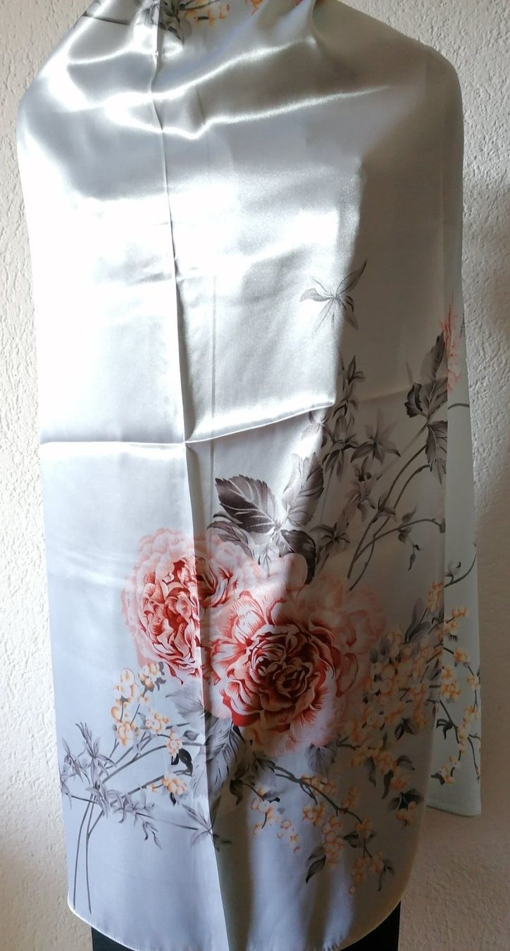 Foulard & Sciarpe: Schönes Seidentuch Frühling Blumenmuster – Nuovo e nell'imballaggio originale da Zollikofen venduto da Blackie 9