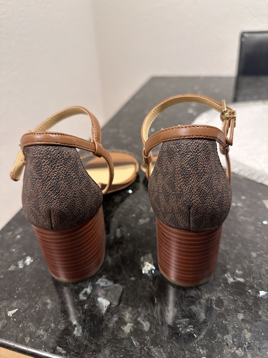 Michael Kors Scarpe da donna: Michael Kors Sandalen, braun – Usato da Oberurnen venduto da nes_8xqt 2