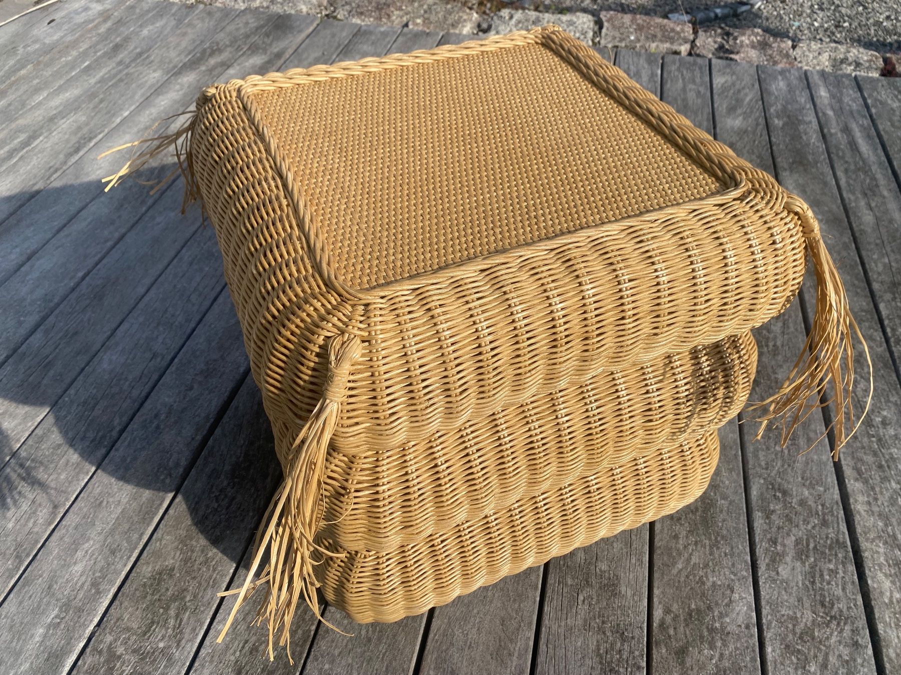Hocker: Handgeflochtener Rattan Hocker oder Beistelltisch – Gebraucht aus Ballwil von ClassicGallery 1