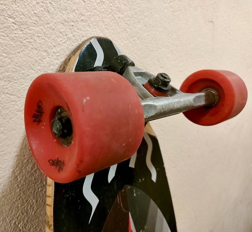 Skateboards: Longboard rouge et noir  – Gebraucht aus Renens VD von lptvs_22 3