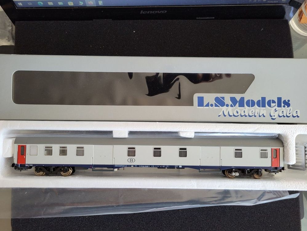 LS Models 42005 - Voiture fourgon DMS de la SNCB - HO (1:87) - Modélisme