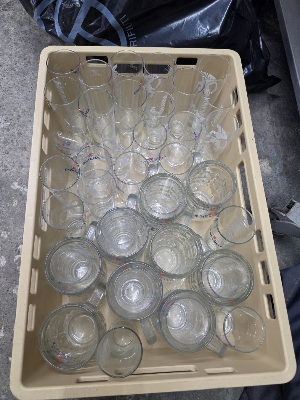 Verres: Biergläser  diverse Grössen gebraucht – D'occasion à Wuppenau par Gastro.Wuppenau