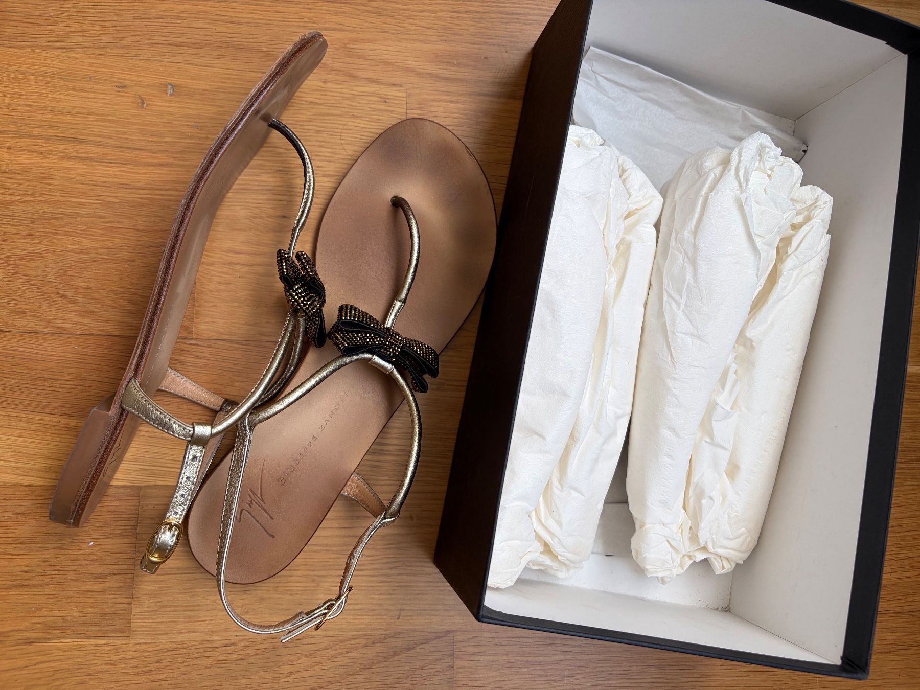 Zanotti Scarpe da donna: Giuseppe Zanotti Sandals with Bow Size 37 – Usato da Luzern venduto da AM2nd 4