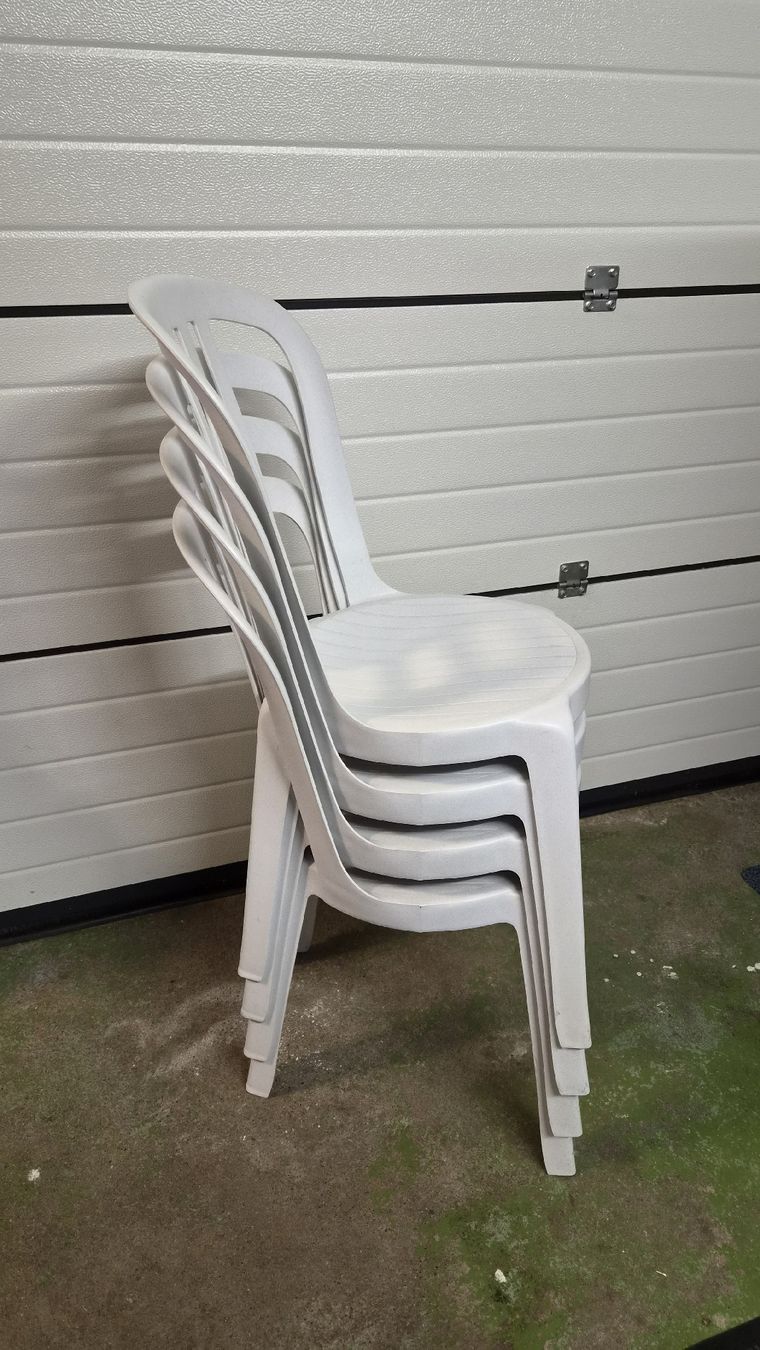 Sedie: Gartenstühle Kunststoff weiss, gebraucht. 4 Stk. – Usato da Wil SG venduto da _salutti 1