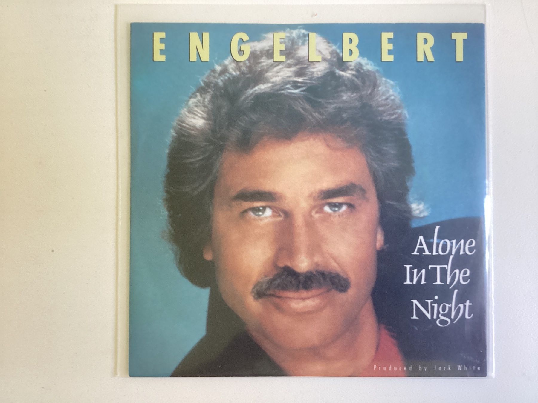 Dischi in vinile: Engelbert Single - Alone In The Night / One World – Usato da Gutenswil venduto da Hamzian