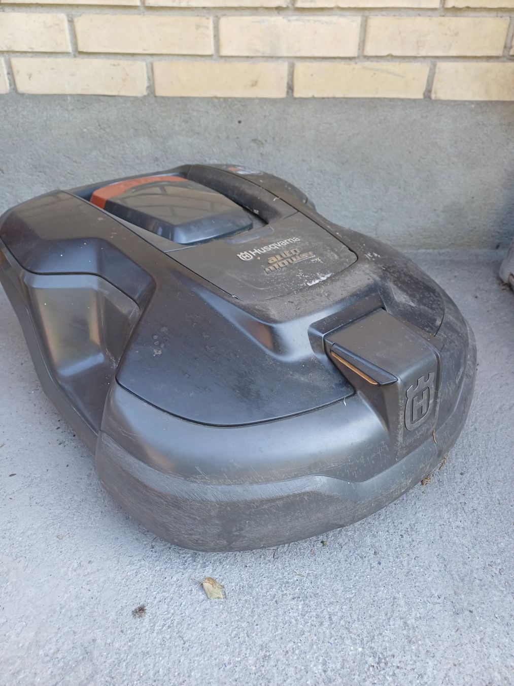 Husqvarna Tondeuses à gazon: Husqvarna Automower 310 – Défectueux à Sempach Station par Sachs77 1