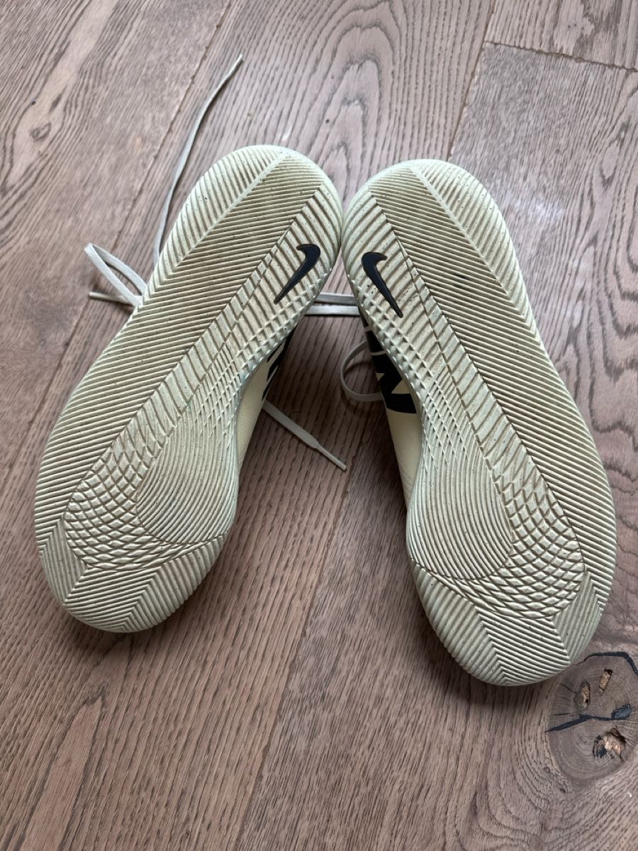 Scarpe da uomo: Nike Hallenschuhe Grösse 38.5 – Usato da Seon venduto da Melanie82 1
