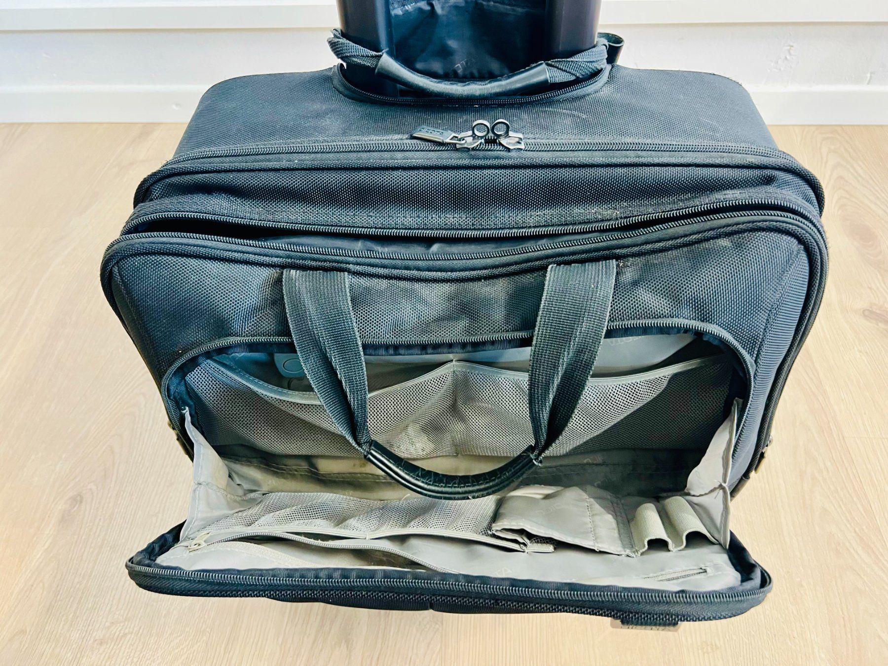 Altro in Aeronautica: Schwarzer Business-Trolley von Dicota mit diversen Fächern – Usato da Dietikon venduto da ExaLightAndSound 4