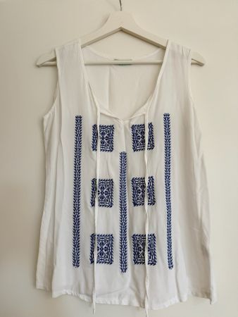 Griechisches Sommer-Top - Blaue Stickerei, wie neu, Gr. S