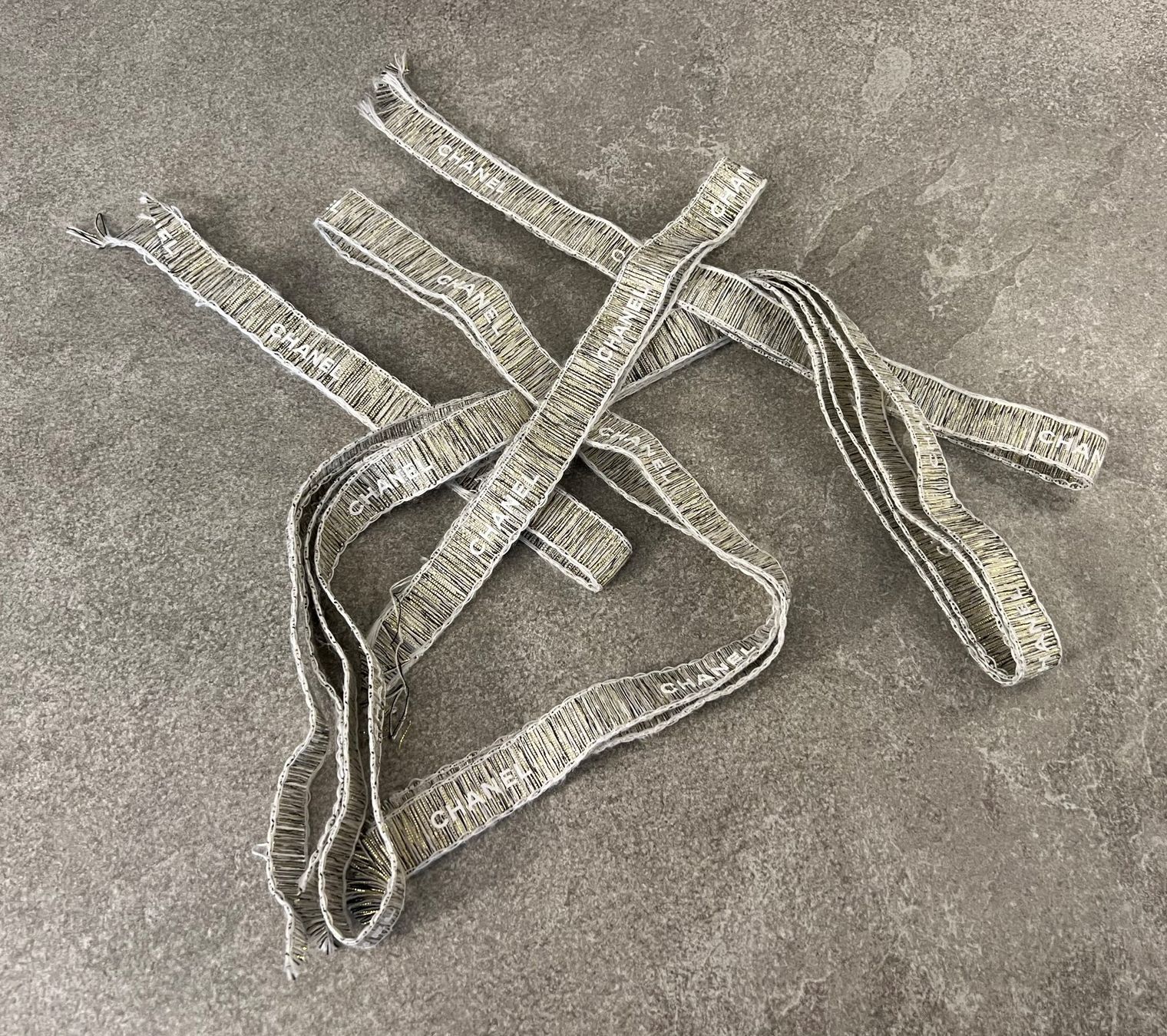 Nastri decorativi: CHANEL Bändel Set ... – Nuovo e nell'imballaggio originale da Chur venduto da Lotti12 2
