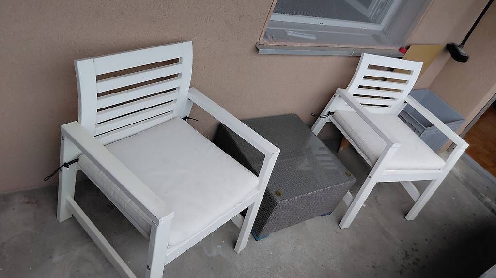 Tischset: 2x Gartenstühle Weiss mit Glastisch – Gebraucht aus Däniken SO von p_b_v7bh