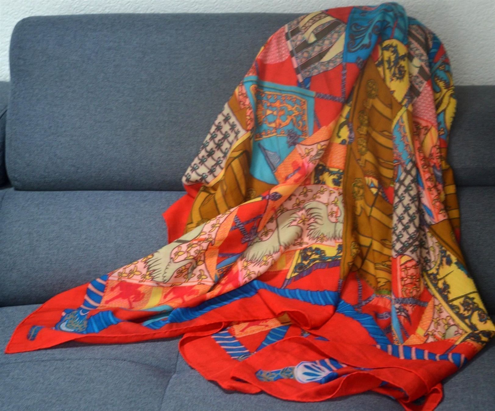 Hermès Foulard & Sciarpe: Schal / Châle Hermès 140 x 140 cm – Usato da Collonges venduto da Auganien