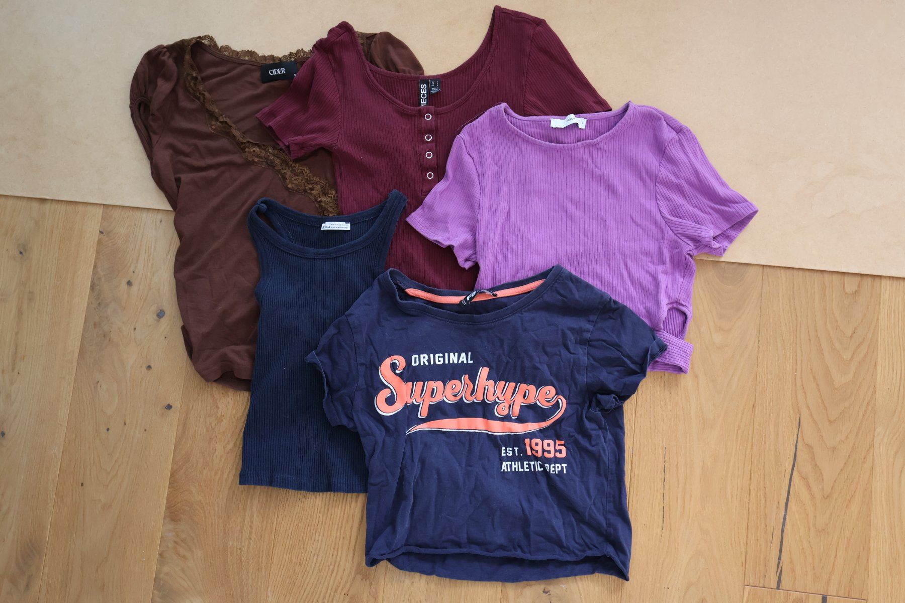 Kleiderpakete: 21 Tops / T-Shirts Grösse S – Gebraucht aus Sins von ann_pr2w 1