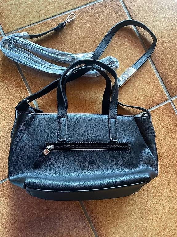 Taschen für Damen: Neue Carpisa Handtasche – Gebraucht aus Laax GR von sue987 1