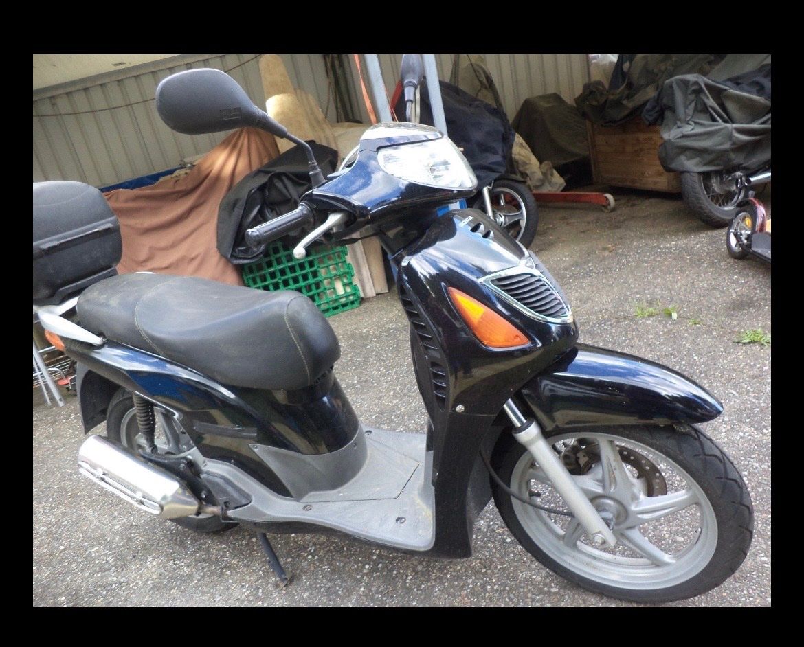 Honda Scooter: Honda SH125 JG. 2003 Roller – Usato da Zürich venduto da leo_t9sr 1