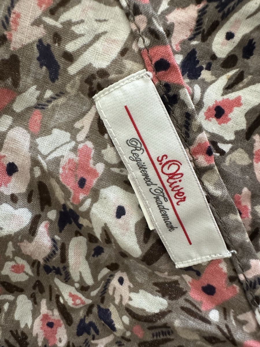 Foulard & Sciarpe: S.Oliver Halstuch mit Blumenmuster – Nuovo (secondo la descrizione) da Wetzikon ZH venduto da oez_fl2f 1
