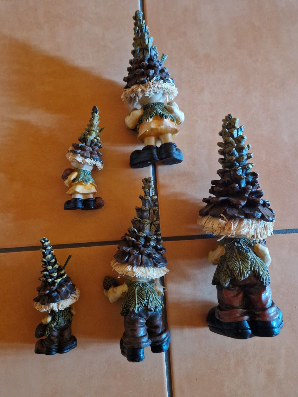 Figurines: 5 Wichtel Waldmännchen Tannzapfen – D'occasion à Lichtensteig par Cocabana_16 5