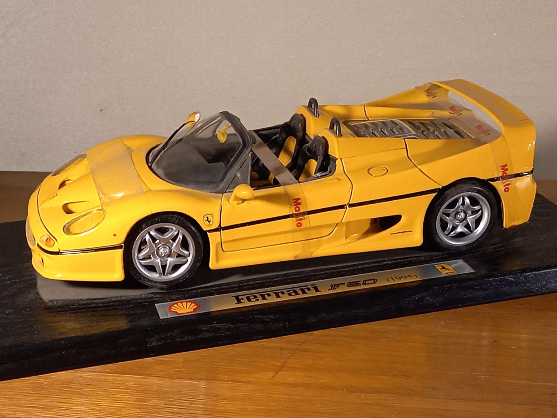 Ferrari Modellautos: Modèle réduit Ferrari Décapotable Jaune – Gebraucht aus Ponts-de-Martel von Henri-Louis