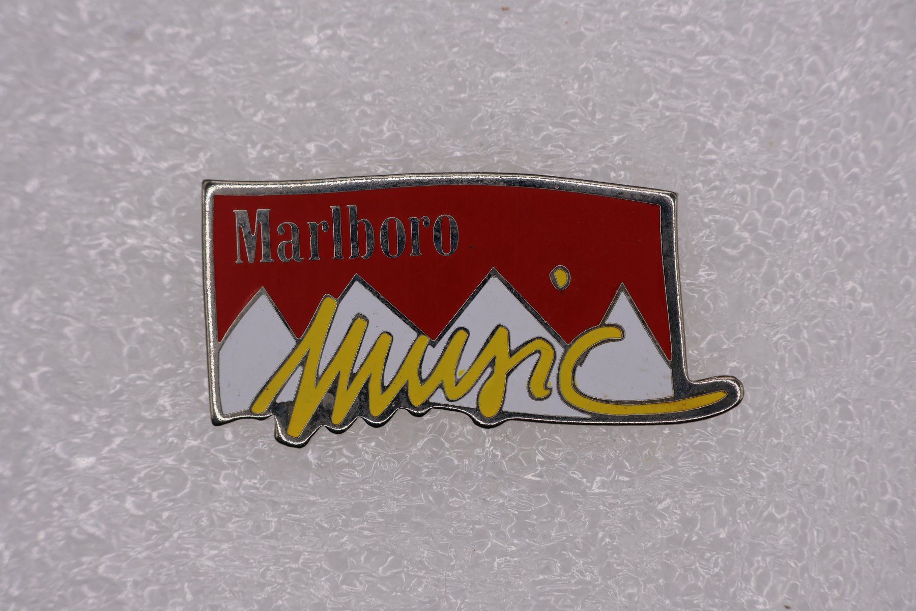 Marlboro Placchette & Badge:  Marlboro  Logo – Usato da Winterthur venduto da Sammleroase