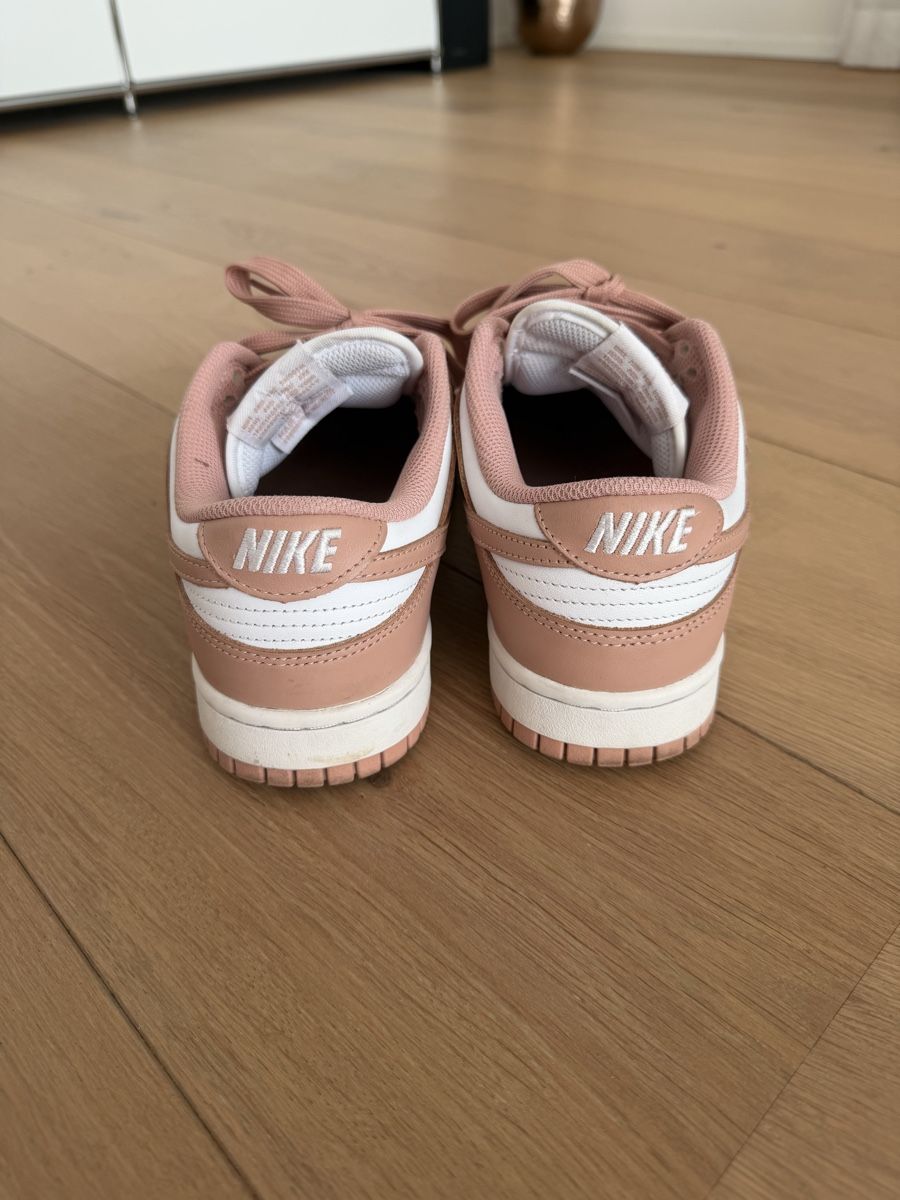 Nike Scarpe da donna: Nike | DUNK - Sneaker low - white/rosa Grösse EUR 39 – Usato da Winterthur venduto da saram26 2