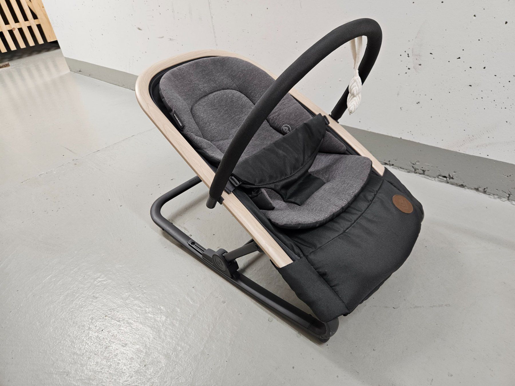 Maxi-Cosi Sdraiette & Sdraiette a dondolo: Maxi Cosi Wippe Kori Beyond Graphite Eco – Usato da Sargans venduto da Lars89