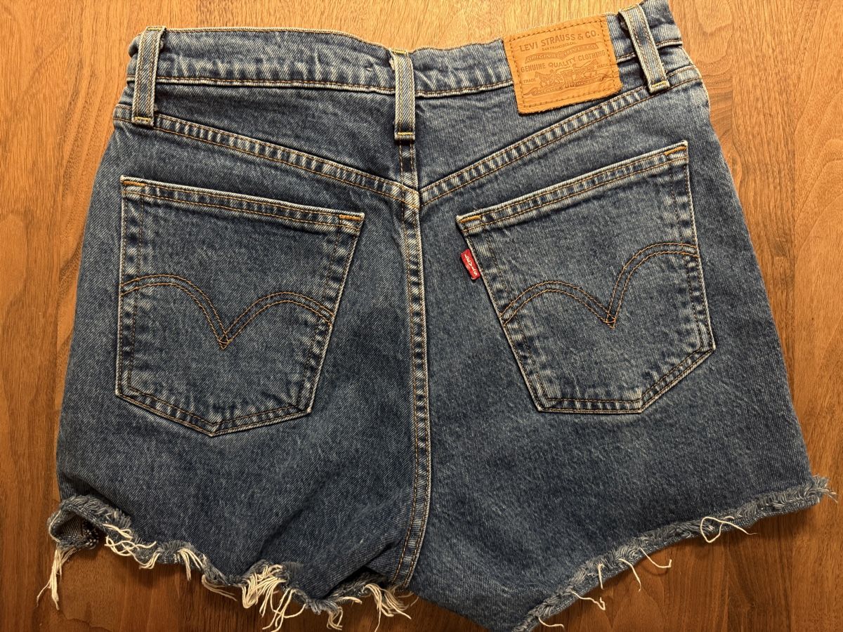 Levi's Hosen: Jeans Levis Shorts Gr.28 – Gebraucht aus Biel/Bienne von fabuena 1