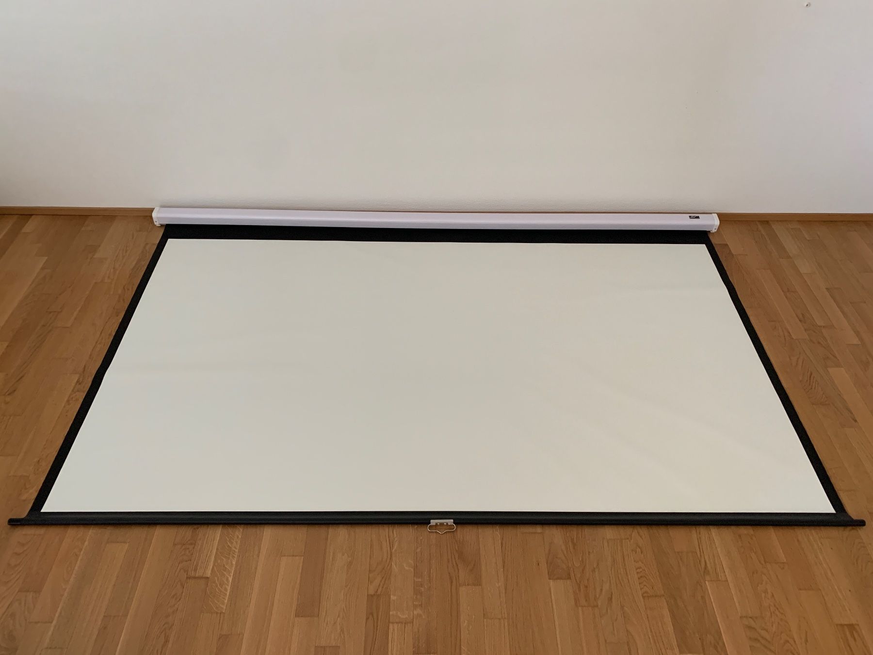 Home cinéma: Beamer Leinwand – D'occasion à Beringen par Hummingbird007