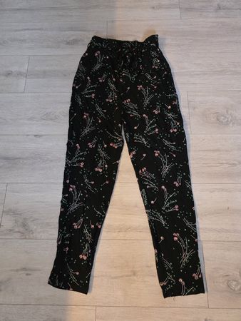Leichte Sommerhose mit Blumenmuster, Gr.S, 🌸