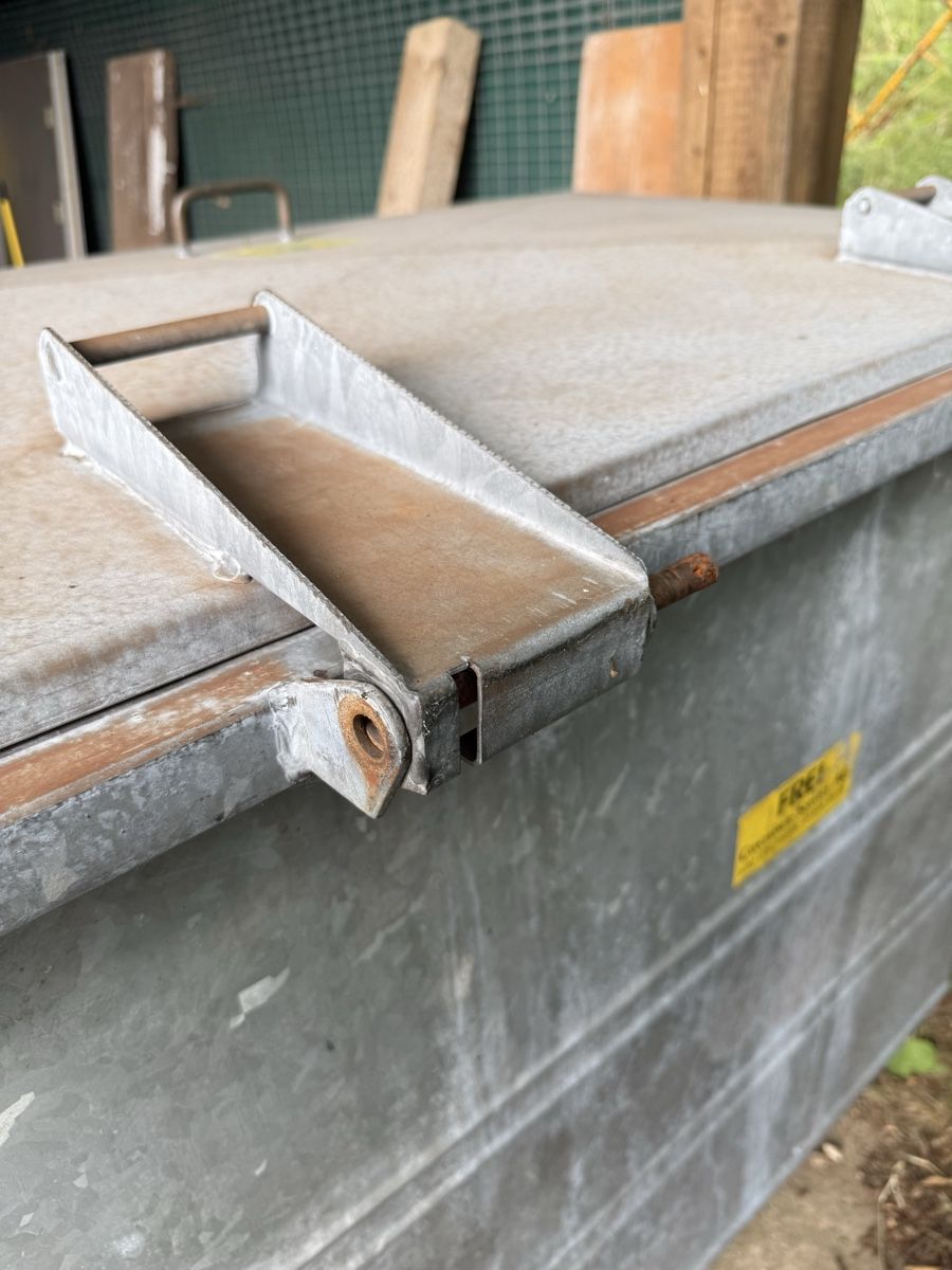 Altro per Ufficio & Commercio: Grosser verzinkter Container mit Deckel und Rollen – Usato da Russikon venduto da Danielr5310 2