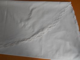 Grosse ovale Tischdecke