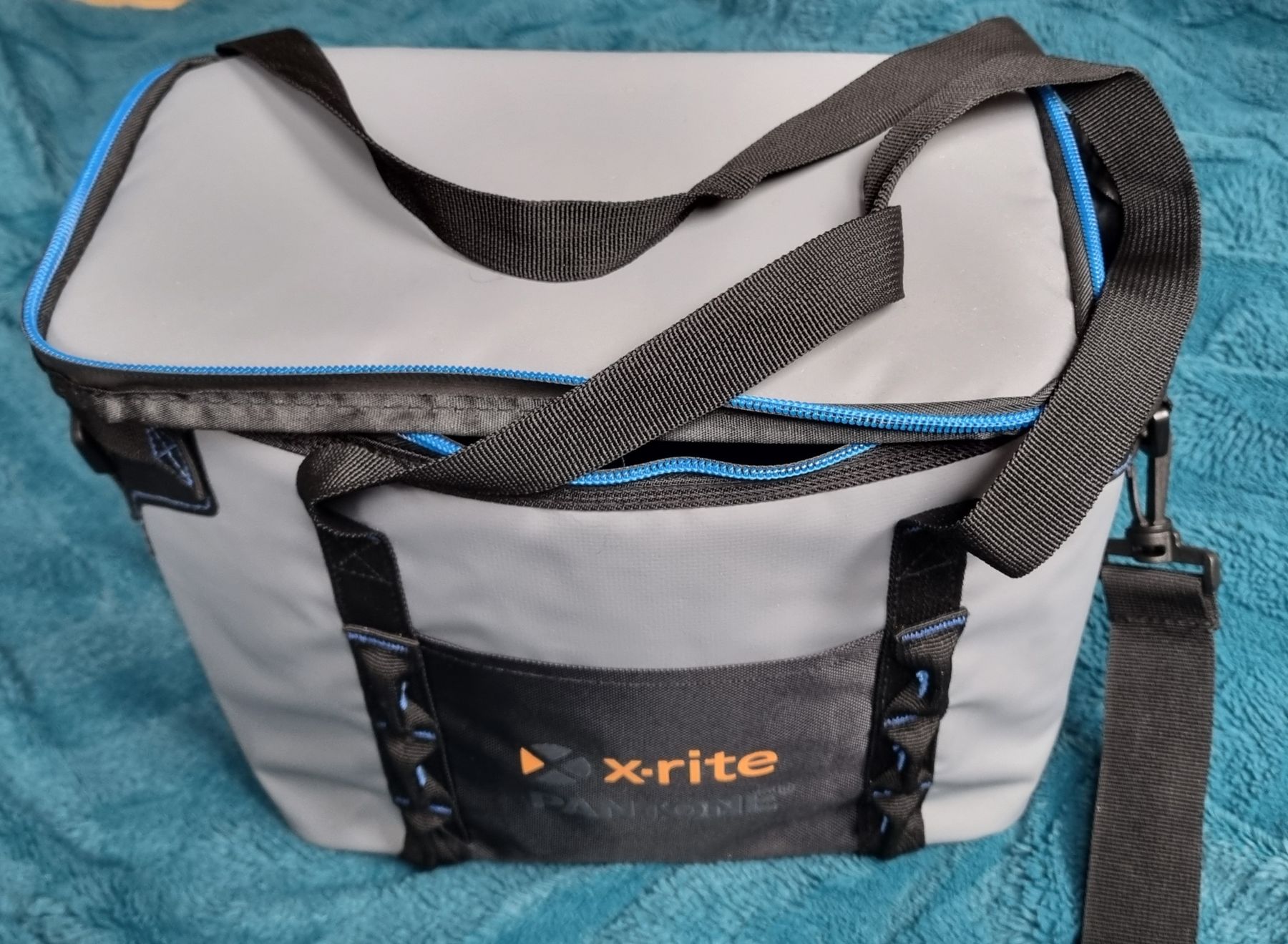 Trinkflaschen & Thermosflaschen: X-Rite Pantone Trinkflaschenset – Neu (gemäss Beschreibung) aus Wohlen AG von Agnar 1