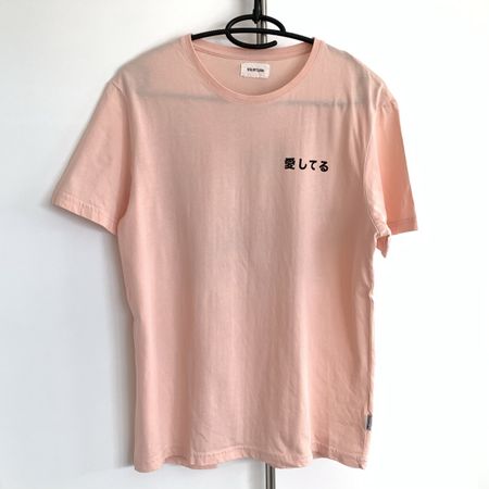 Rosafarbiges Unisex T-shirt mit japanischem Schriftzug