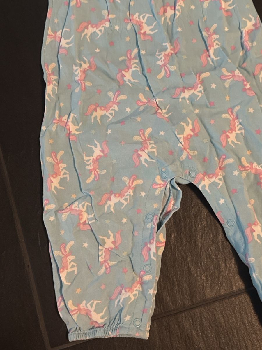 Tute: Jumpsuit Kinder Grösse 98 Einhorn Motiv – Usato da Zürich venduto da Petrui 1