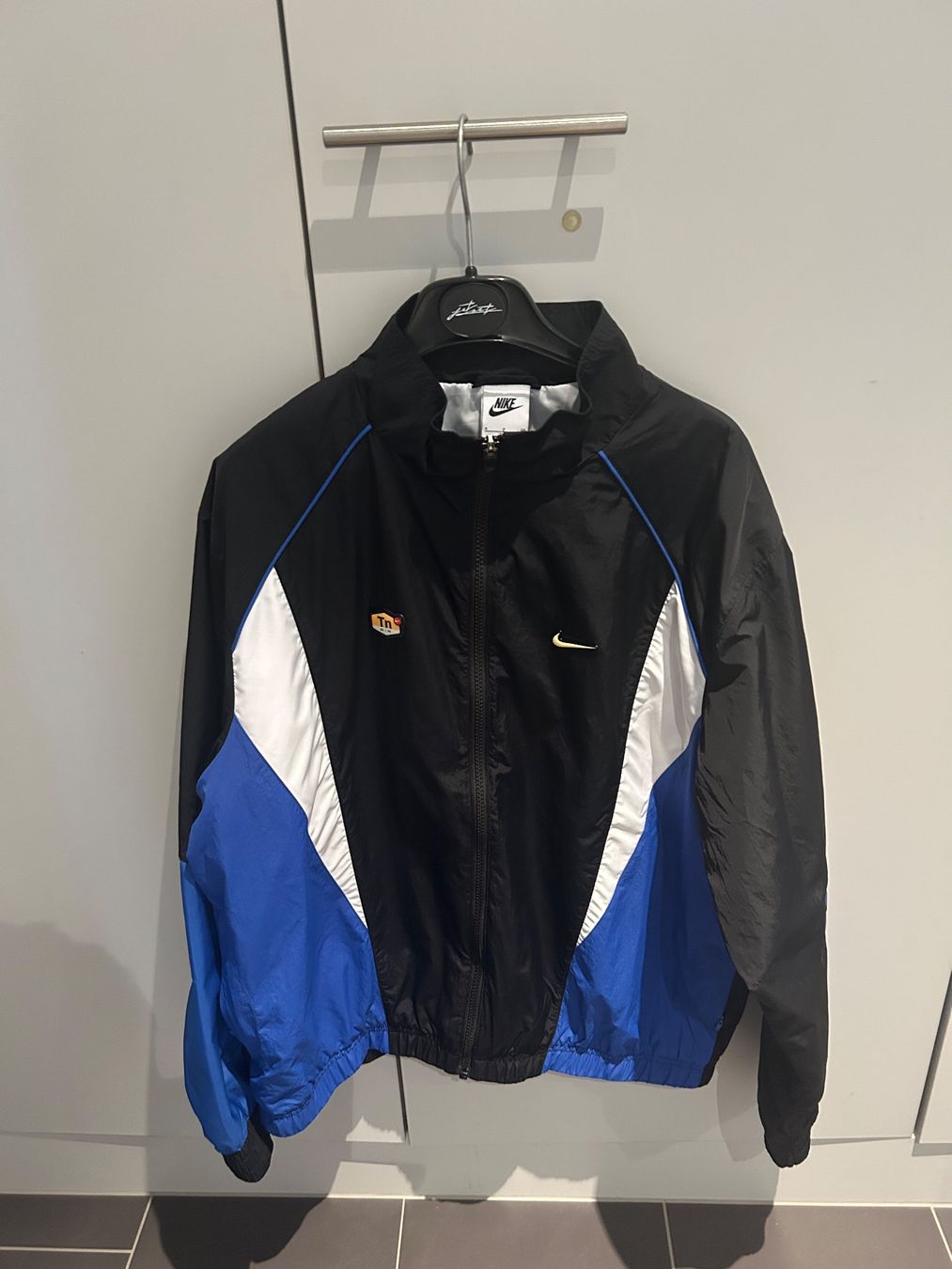 Nike Giacche: Nike Jacke – Nuovo (secondo la descrizione) da Schlieren venduto da Leavio