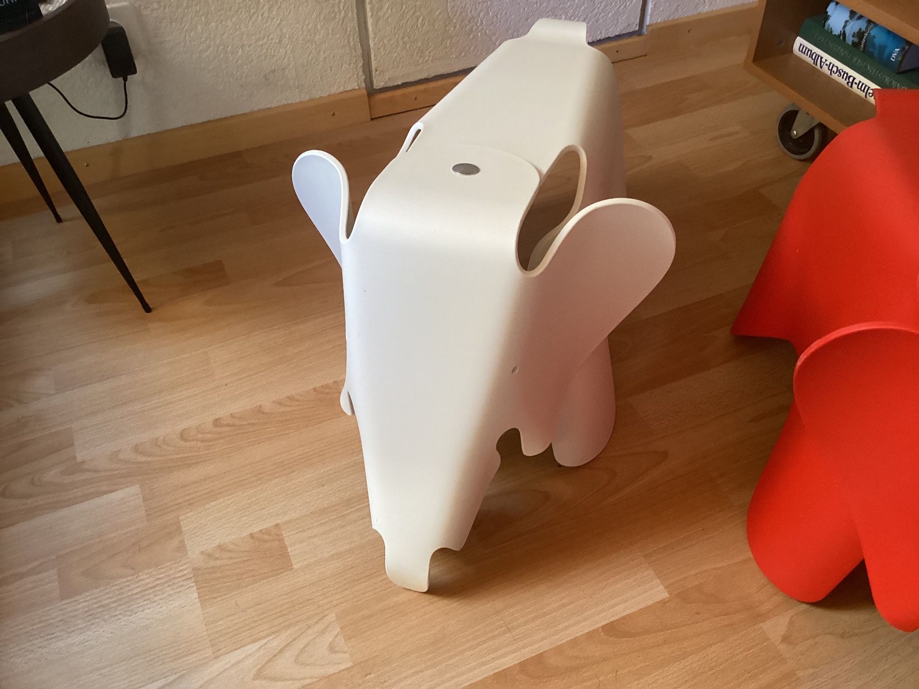 Vitra Hocker: VITRA Elefant  Hocker – Gebraucht aus Unterkulm von Lunchen11
