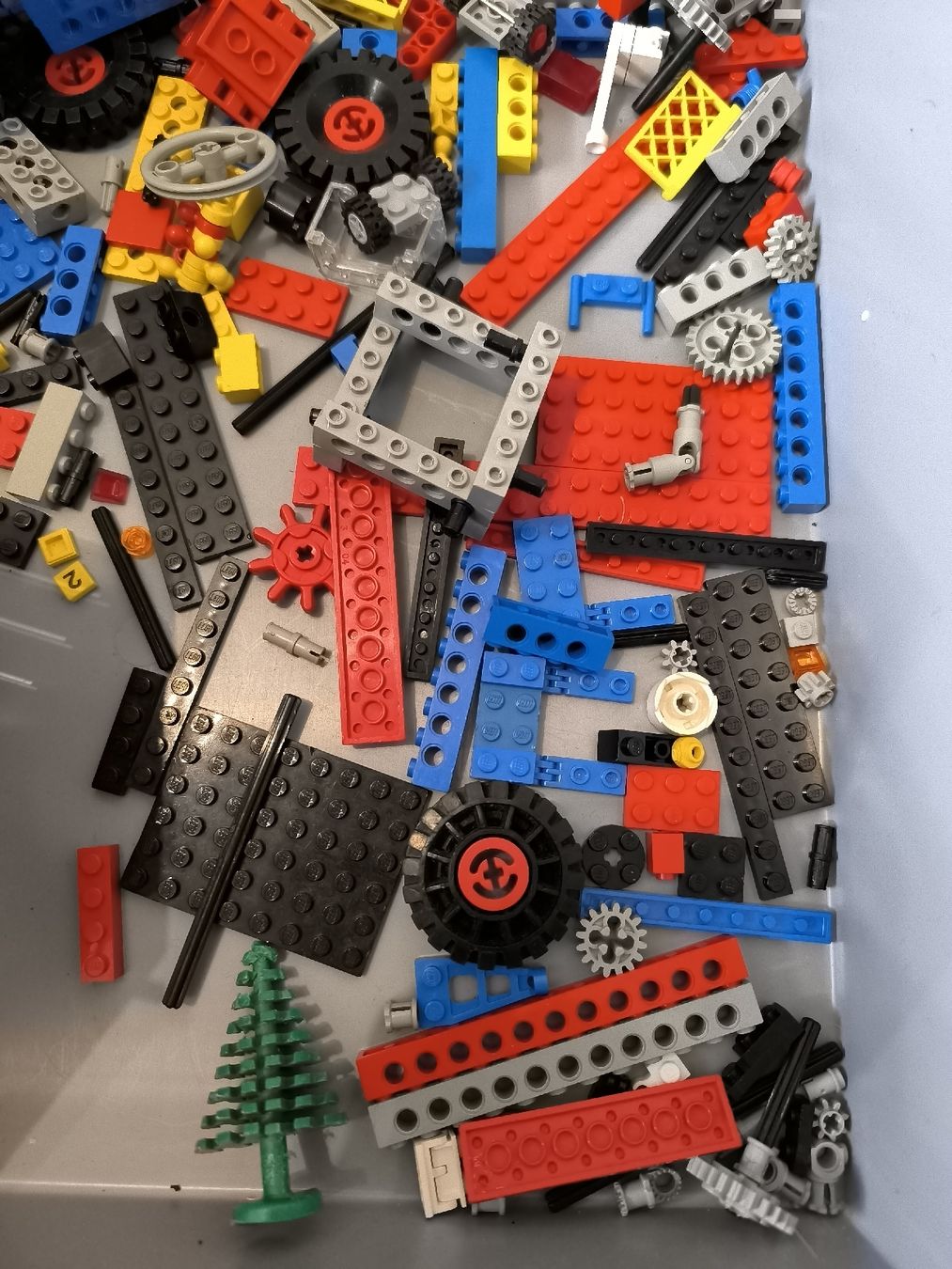 Lego Giocattoli: Lego Technic Teile div. (770 Gramm) – Usato da Oberburg venduto da e-swat 4