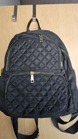 cooler Rucksack, Schwarz, teils gesteppt, gepolstert, neu