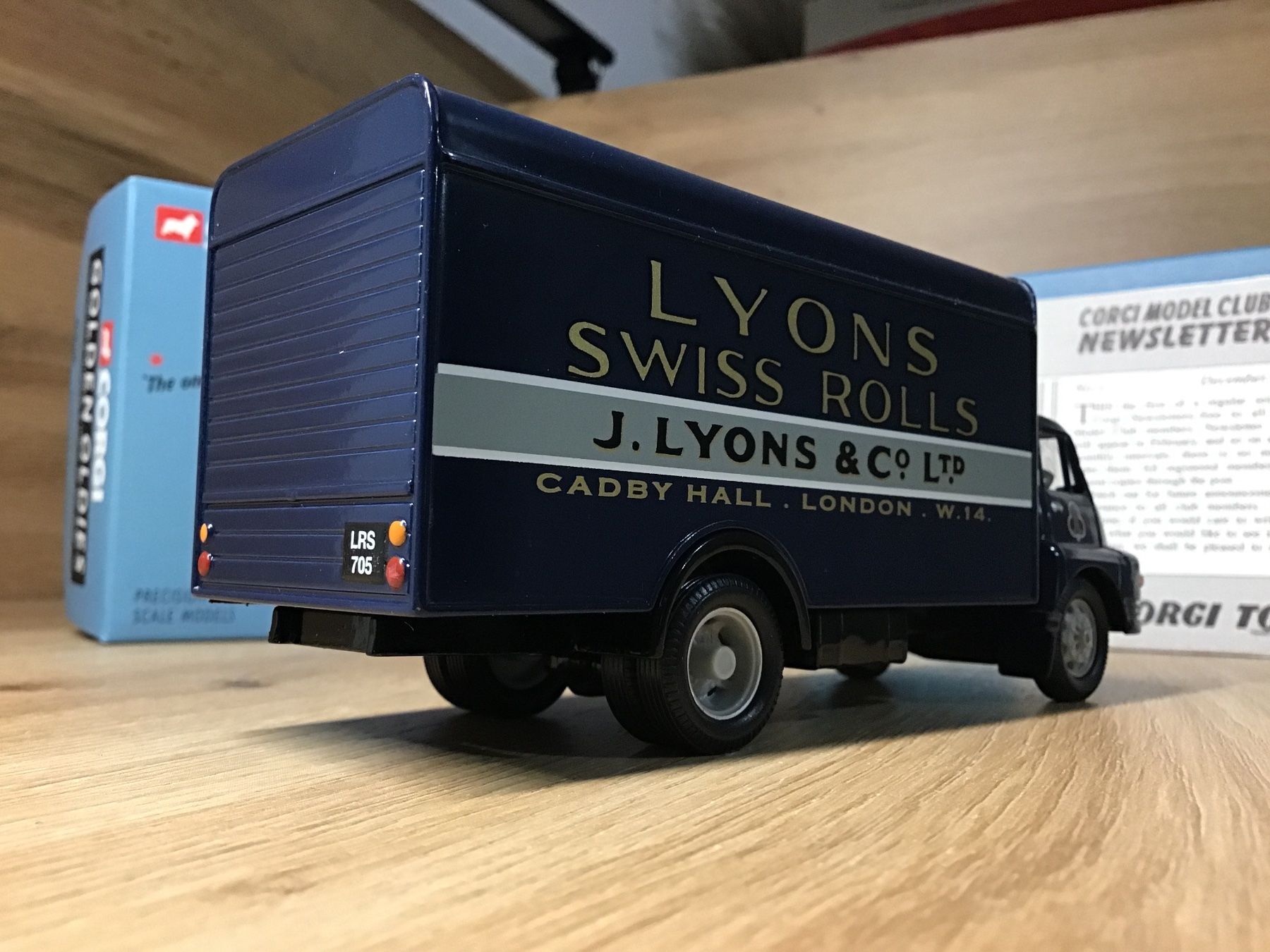 Corgi Toys Modellautos: BEDFORFS LYONS CORGI 19301 1_43 – Neu und originalverpackt aus Männedorf von Spezial-Modelle 2