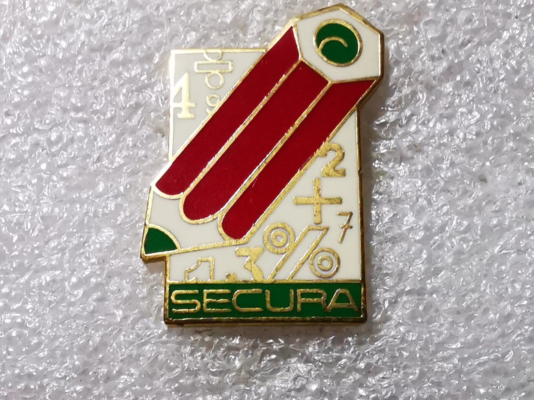 Placchette & Badge: Ansteckpin 48: Secura – Usato da Oppligen venduto da Pin-Fall-Shop