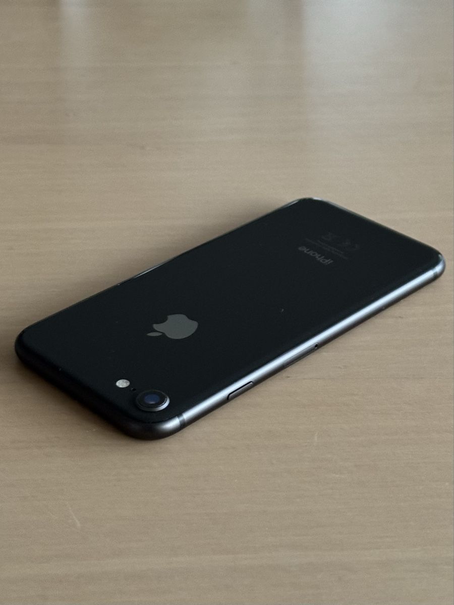 Apple Telefoni cellulari / Smartphones: iPhone 8 64GB Space Grey – Usato da Posieux venduto da dav_nsx8