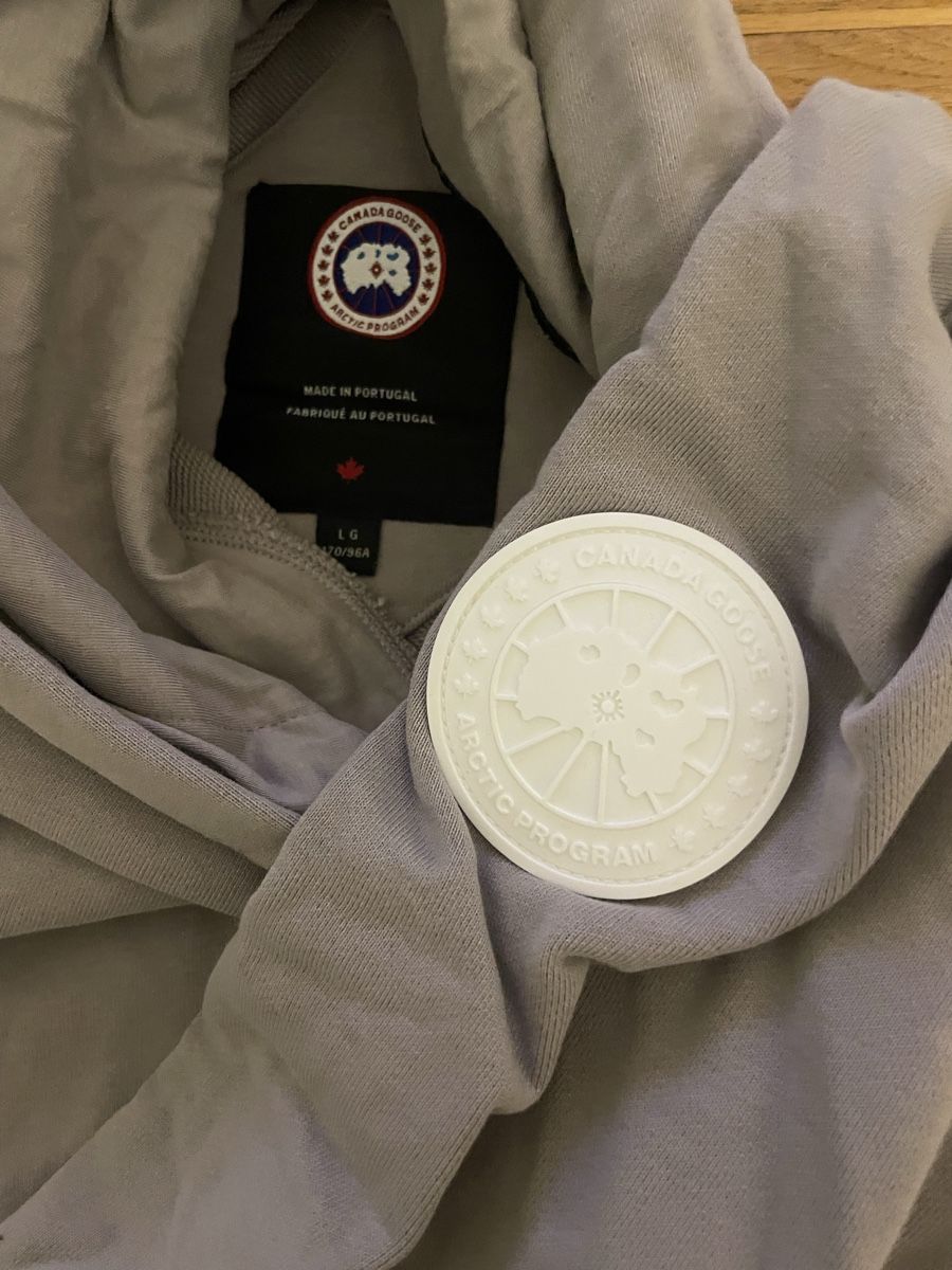 Maglioni & Felpe: Canada Goose Hoodie Grey – Nuovo (secondo la descrizione) da Zürich venduto da deb_j5d7 2